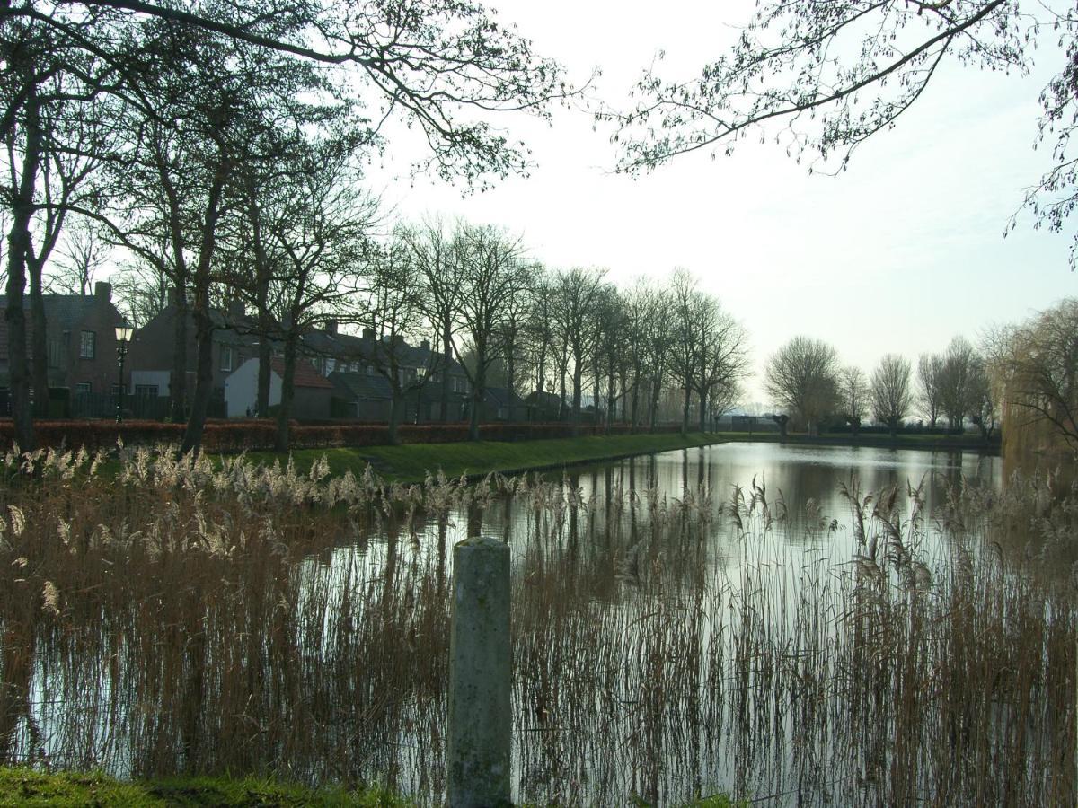 Slapen Bij De Zeeuwse Lala Bed and Breakfast IJzendijke Exteriör bild