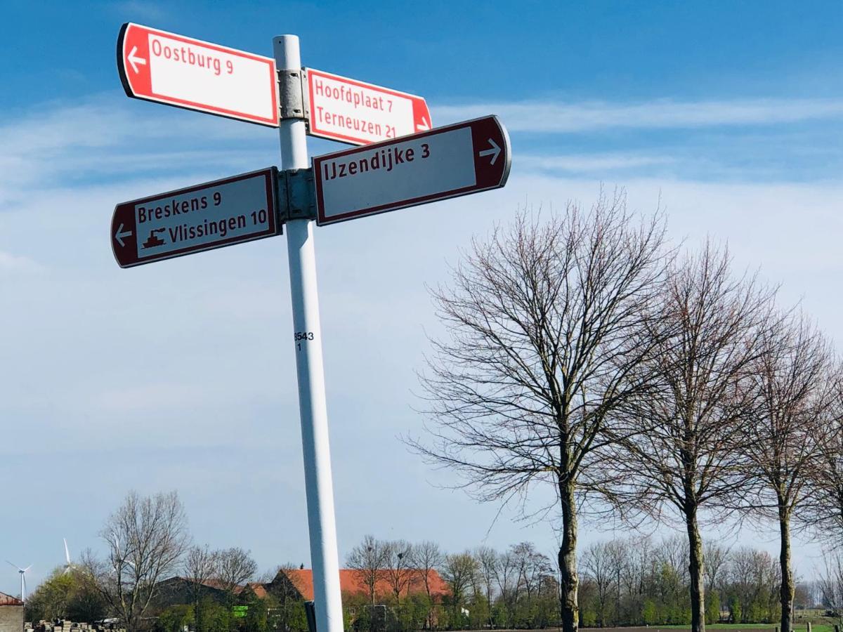 Slapen Bij De Zeeuwse Lala Bed and Breakfast IJzendijke Exteriör bild