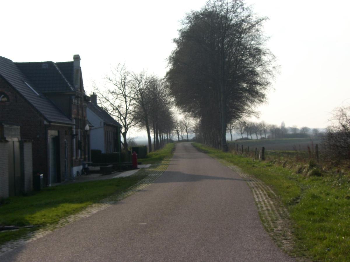 Slapen Bij De Zeeuwse Lala Bed and Breakfast IJzendijke Exteriör bild