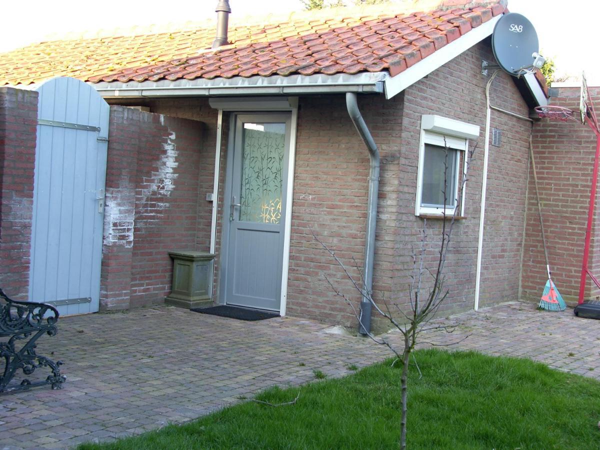 Slapen Bij De Zeeuwse Lala Bed and Breakfast IJzendijke Exteriör bild