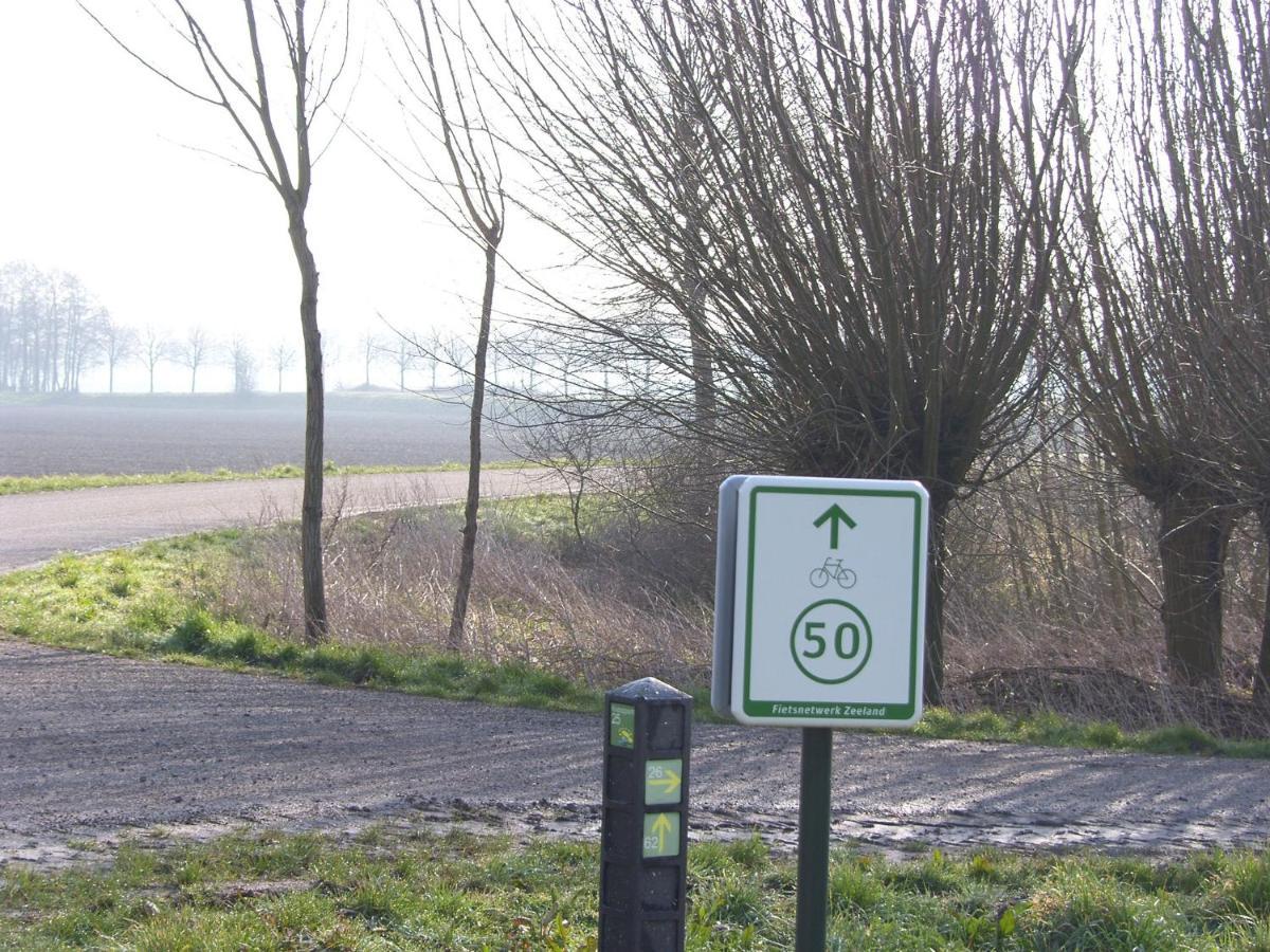 Slapen Bij De Zeeuwse Lala Bed and Breakfast IJzendijke Exteriör bild