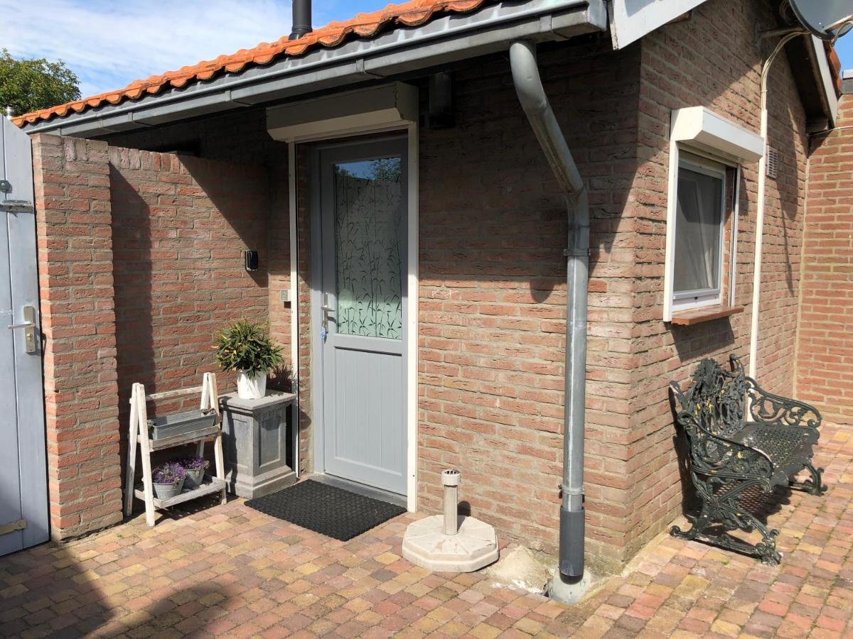 Slapen Bij De Zeeuwse Lala Bed and Breakfast IJzendijke Exteriör bild