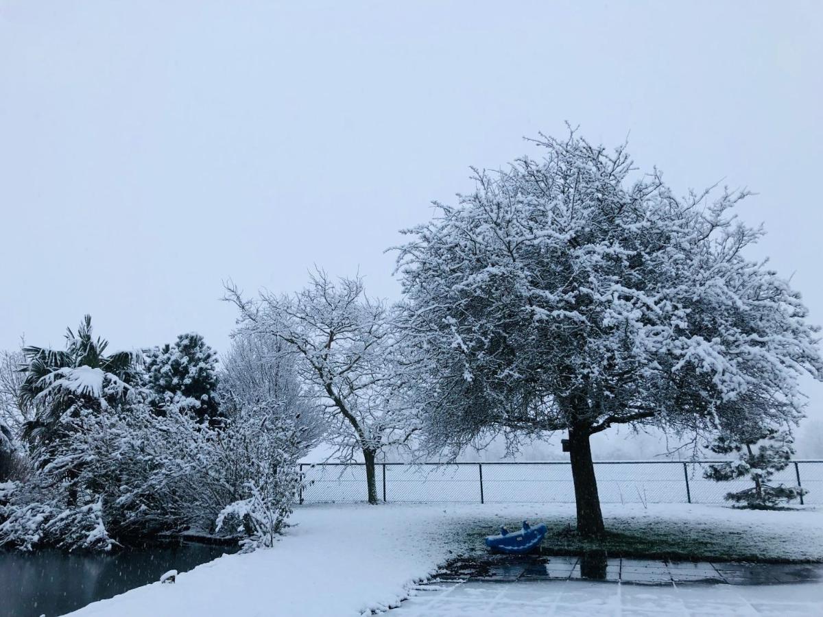 Slapen Bij De Zeeuwse Lala Bed and Breakfast IJzendijke Exteriör bild