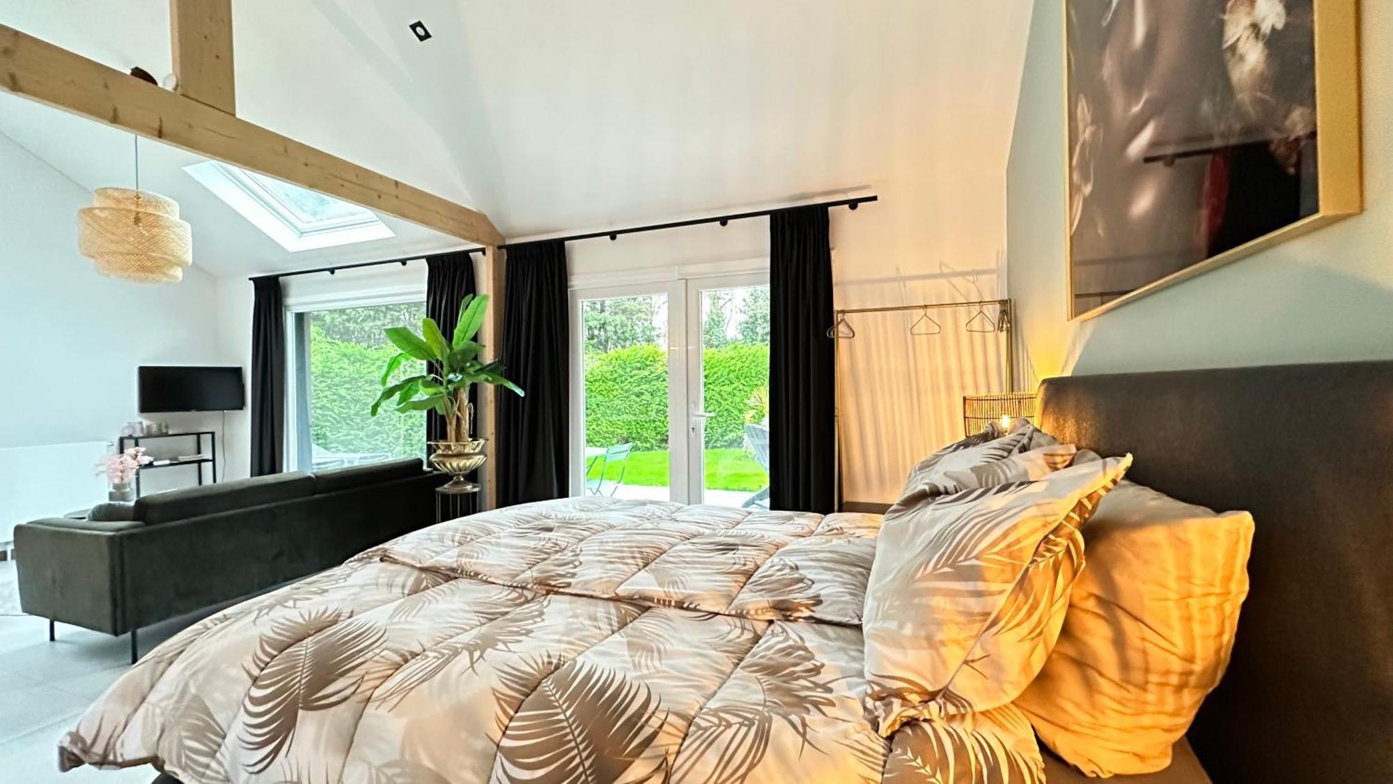 Slapen Bij De Zeeuwse Lala Bed and Breakfast IJzendijke Exteriör bild